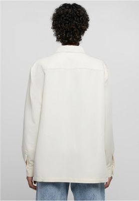 One -colored oversize shirt lady