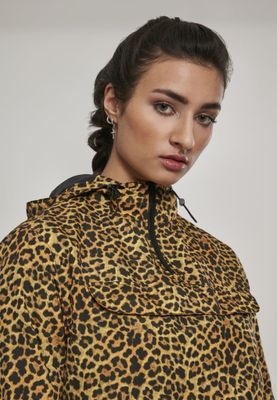 Leopard-patterned jacket lady