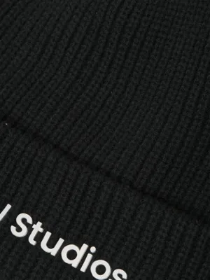 JJ Studios svart stickad mössa