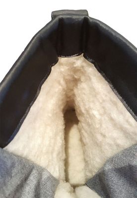 Boot with warm lining and steel cap