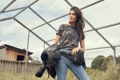 Camo army T-shirt dæmning