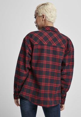 Checkered oversize shirt lady