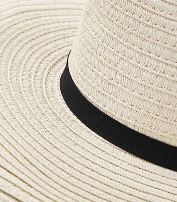 Sun hat with wide brim