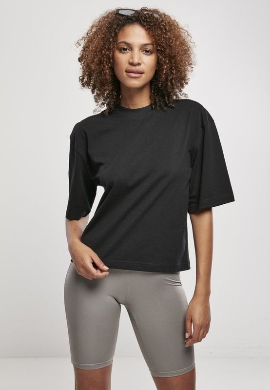 Oversize t-shirt med dame med høj hals
