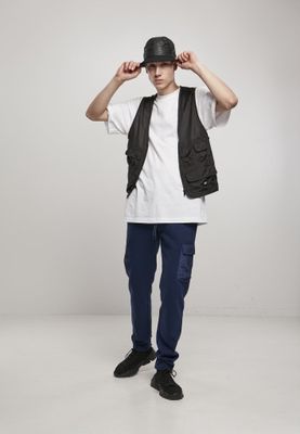 Men's vest with pockets that weigh lightly