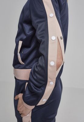 Jacket with push buttons on the arms of the lady
