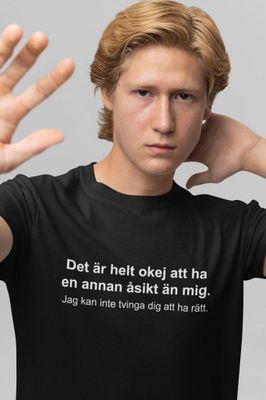 Det är helt okej T-shirt