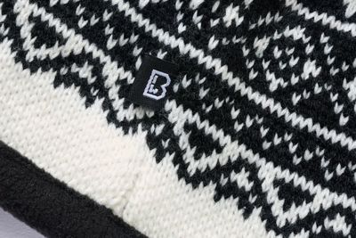 Lusemønstret vinterhue med fleece - hvid/sort