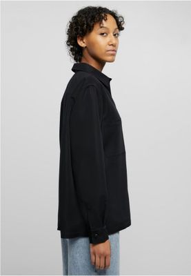 One -colored oversize shirt lady