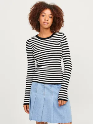Randig ribbstickad top