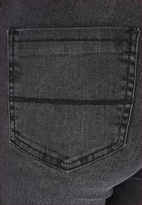 Jeans med bredde forneden og med høj talje
