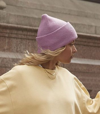 Klassisk strikbeanie med dyb skygge