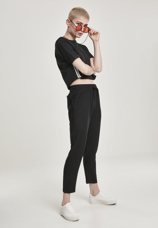 Short t-shirt with striped lady