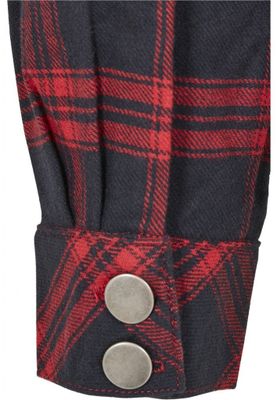 Checkered oversize shirt lady