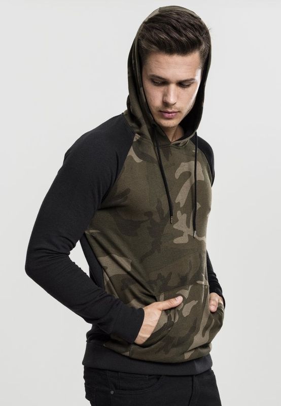 hoodie-camo-herr-med-svarta-armar-huva.jpg