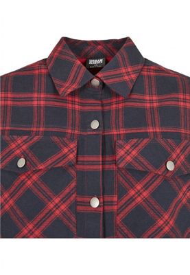 Checkered oversize shirt lady