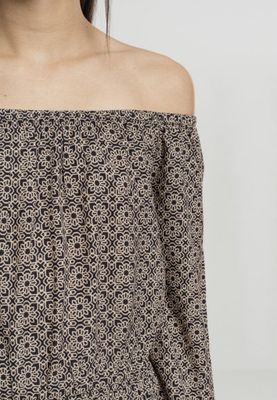 Long-sleeved jumpsuit with short pants