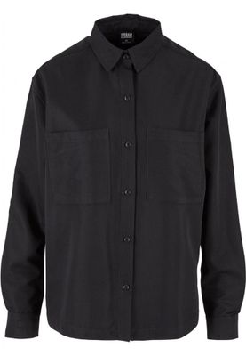 One -colored oversize shirt lady