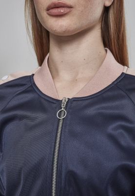 Jacket with push buttons on the arms of the lady
