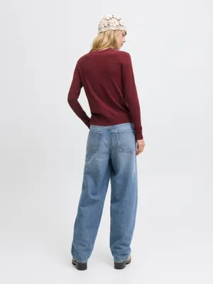 Rundhalsad stickad tröja dam slim fit