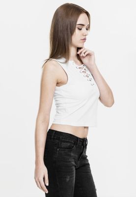 Short top with lace