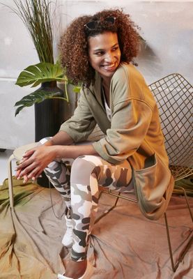 Oversize cardigan with wide arms