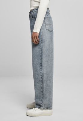 Jeans with a high waist and in the 90s style lady