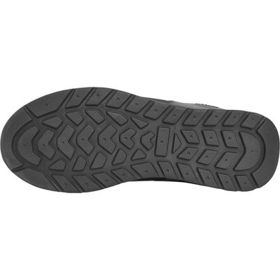 Black sneakers trend