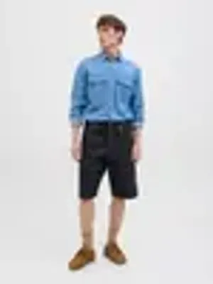 Långa mörkblå jeansshorts herr