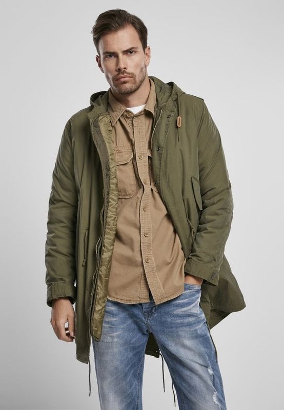Brandit M51 US – olivengrøn parka set forfra med åben front på model