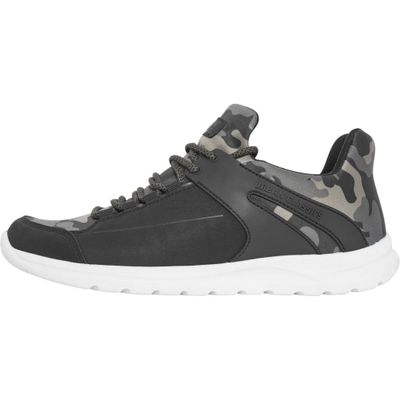 Camo sneakers trend