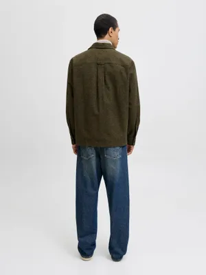 Avslappnad overshirt med skjortkrage