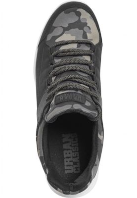 Camo sneakers trend