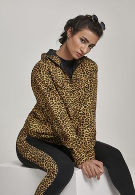 Leopard-patterned jacket lady
