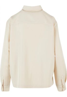 One -colored oversize shirt lady