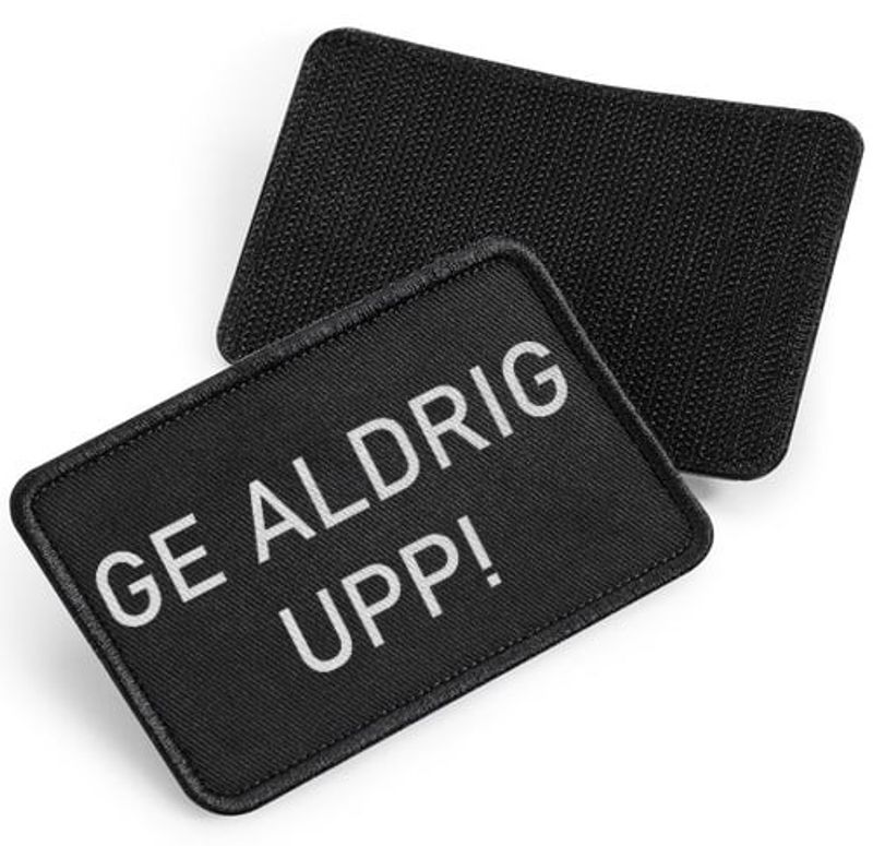 Ge Aldrig Upp - tygpatch med kardborre