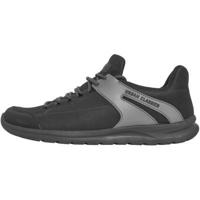 Black sneakers trend