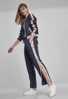 Jacket with push buttons on the arms of the lady