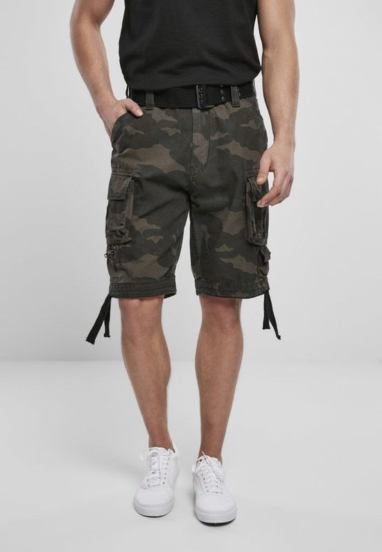 Brandit Savage Vintage Shorts darkcamo på modell framifrån