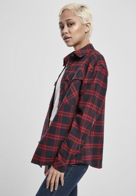 Checkered oversize shirt lady