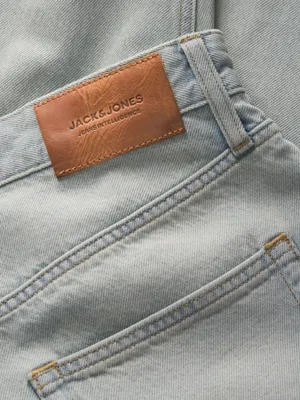 Långa ljusblå jeansshorts herr