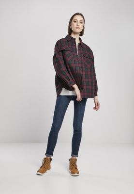 Lined checkered shirt lady