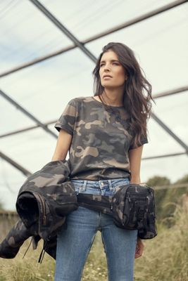 Camo army T-shirt dæmning