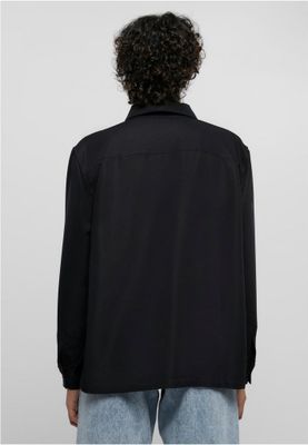 One -colored oversize shirt lady