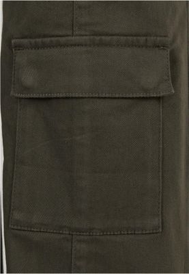 Practical women's cargo pants with extra pockets
