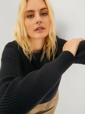 Rundhalsad stickad tröja loose fit