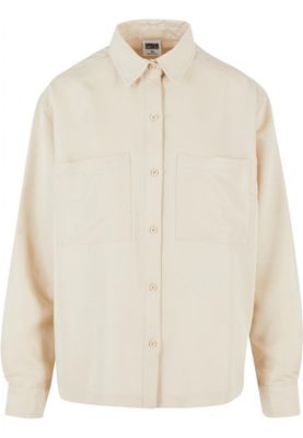 One -colored oversize shirt lady