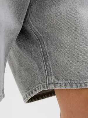 Grå stenstvättade jeansshorts - loose fit
