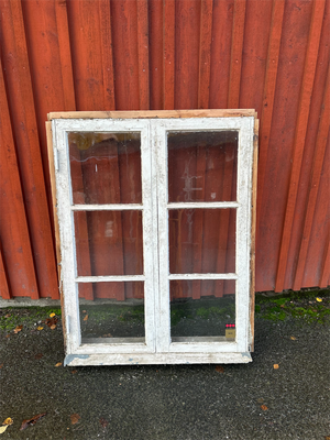 2-luftsfönster med karm, 93x119 cm, enkelbågar.