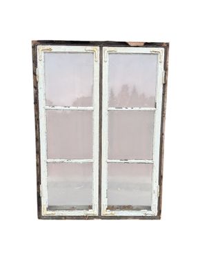 2-luftsfönster med karm, 94x129,5 cm, enkelbågar.